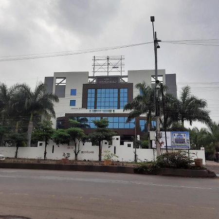 Grand Sarovar Portico, Lātūr Exterior foto
