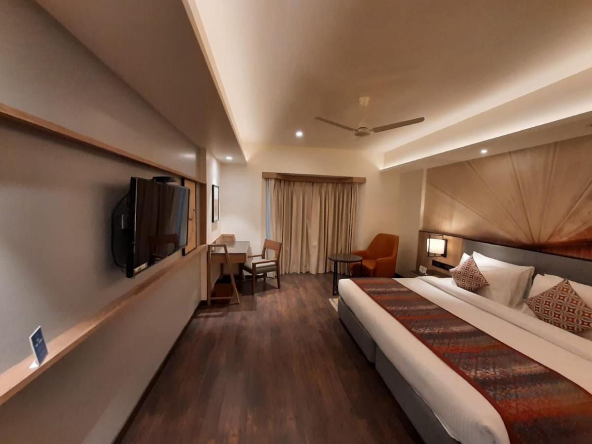 Grand Sarovar Portico, Lātūr Exterior foto