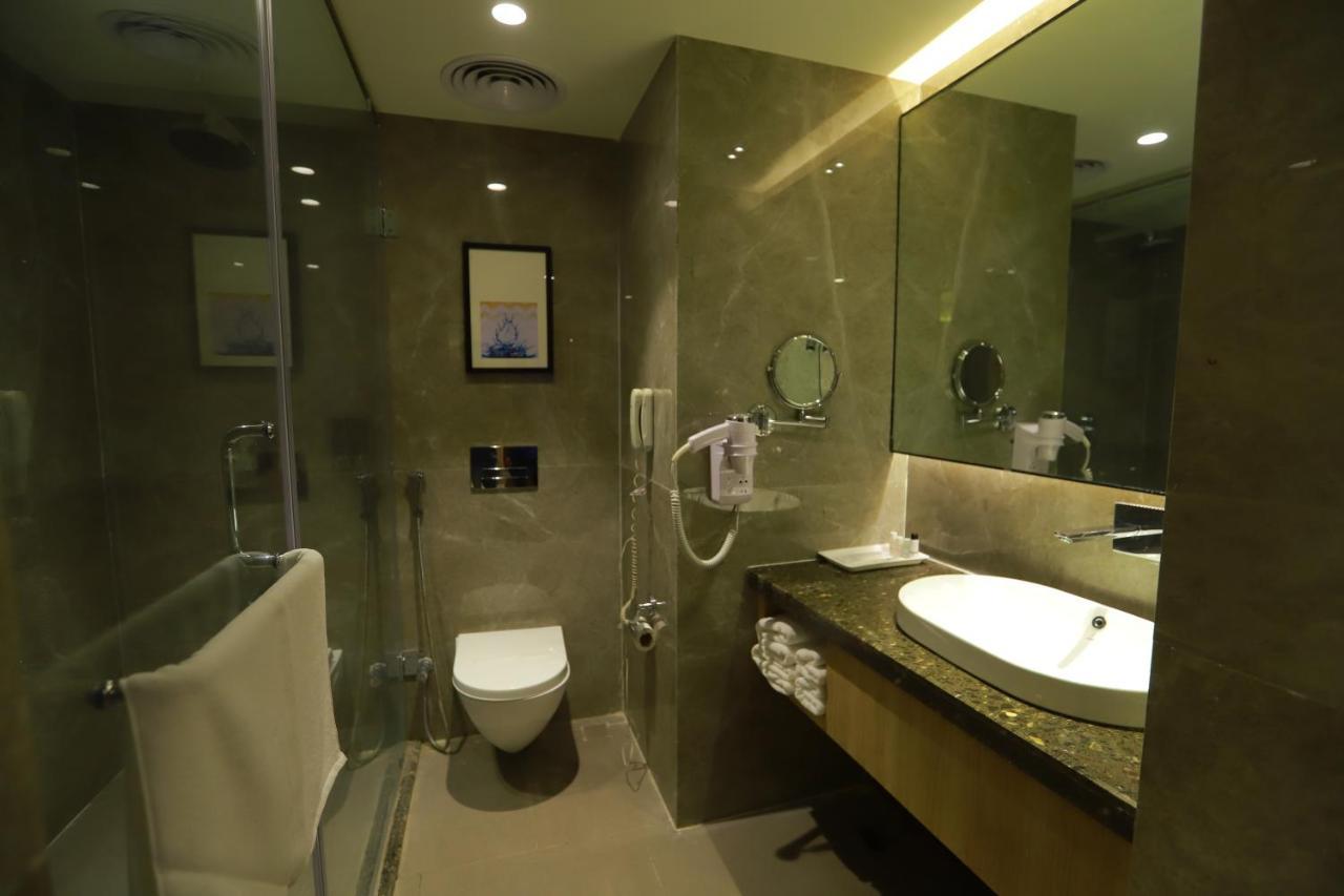 Grand Sarovar Portico, Lātūr Exterior foto